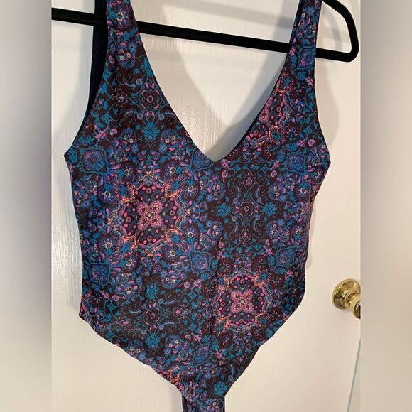 L*Space NWT black/pink/blue patterned low back one piece swimsuit Size 12 - Picture 2 of 6